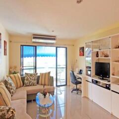 Апартаменты Villa Germania Whirl Pool Apartment Паттайя комната для гостей фото 2