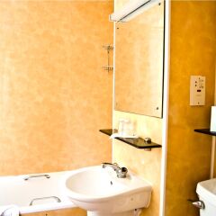 Отель Park Avenue Bayswater Inn Hyde Park Великобритания, Лондон - 12 отзывов об отеле, цены и фото номеров - забронировать отель Park Avenue Bayswater Inn Hyde Park онлайн ванная фото 2