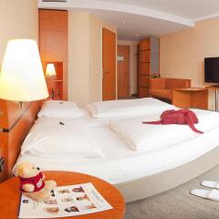 Отель Best Western Premier Airporthotel Fontane Berlin сейф в номере