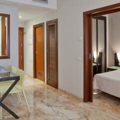 Отель Apartamentos Vértice Bib Rambla Испания, Севилья - отзывы, цены и фото номеров - забронировать отель Apartamentos Vértice Bib Rambla онлайн балкон