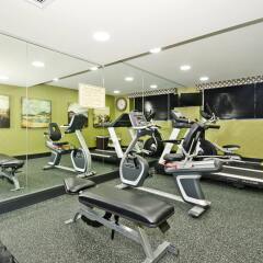 Отель Best Western Plus LaGuardia Airport Hotel Queens США, Нью-Йорк - отзывы, цены и фото номеров - забронировать отель Best Western Plus LaGuardia Airport Hotel Queens онлайн фитнесс-зал