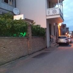 Отель guest house DM Грузия, Тбилиси - отзывы, цены и фото номеров - забронировать отель guest house DM онлайн парковка