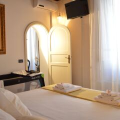 Отель Raffaello Inn Рим комната для гостей фото 3
