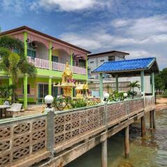 Отель Baan Sarai Talay