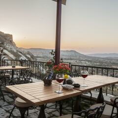 Kayakapi Premium Caves Cappadocia Турция, Ургуп - 1 отзыв об отеле, цены и фото номеров - забронировать отель Kayakapi Premium Caves Cappadocia онлайн балкон