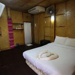 Отель Lanta Marine Park View Resort Ланта сейф в номере