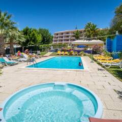 Отель Monica Isabel Beach Club бассейн