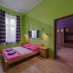 Отель Hostel 70s and Queen Apartments Польша, Краков - 2 отзыва об отеле, цены и фото номеров - забронировать отель Hostel 70s and Queen Apartments онлайн комната для гостей фото 3