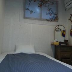 Отель Punggyeong Hanok Guesthouse Южная Корея, Сеул - отзывы, цены и фото номеров - забронировать отель Punggyeong Hanok Guesthouse онлайн комната для гостей