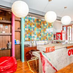 The Oddy Hip Hotel в номере