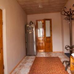 Отель Nana and Alex's Guest House Грузия, Степанцминда - отзывы, цены и фото номеров - забронировать отель Nana and Alex's Guest House онлайн комната для гостей фото 5