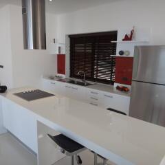 Отель The Sunrise Ocean Villas в номере