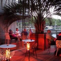 Отель Holiday Inn Express PARIS-Canal de la Villette гостиничный бар