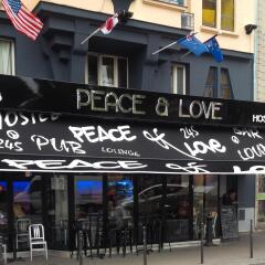 Отель Peace & Love - Hostel Франция, Париж - 2 отзыва об отеле, цены и фото номеров - забронировать отель Peace & Love - Hostel онлайн гостиничный бар