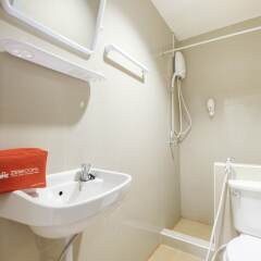 Отель Zen Rooms Phetchaburi 13 Бангкок ванная