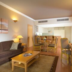 Апартаменты Crowne Plaza Dubai Apartments комната для гостей фото 5