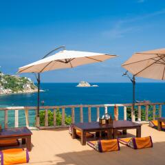 Отель Taatoh Seaview Resort бассейн
