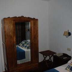 Hotel Rústico Casa Do Vento Камариньяс сейф в номере
