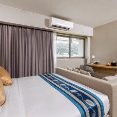 Oakwood Hotel Journeyhub Phuket Патонг комната для гостей фото 5