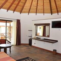 Отель Sentrim Elementaita Lodge Кения, Накуру - отзывы, цены и фото номеров - забронировать отель Sentrim Elementaita Lodge онлайн комната для гостей