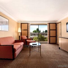 Hilton Stockton in Stockton, United States of America from 202$, photos, reviews - zenhotels.com guestroom photo 4