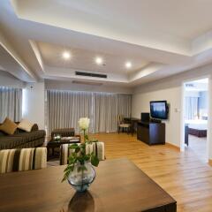 Отель D Varee Jomtien Beach 4* Люкс с различными типами кроватей