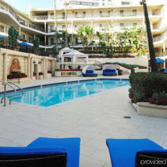 Beverly Hills Plaza Hotel бассейн фото 3