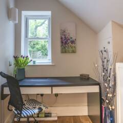 Отель Enchanting Hampstead Home by the pond удобства в номере