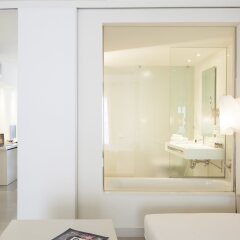 Отель El Hotel Pacha – Includes entrance to Pacha Club Испания, Ивиса - 1 отзыв об отеле, цены и фото номеров - забронировать отель El Hotel Pacha – Includes entrance to Pacha Club онлайн комната для гостей фото 2