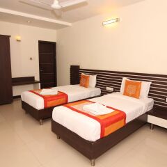 Hotel Meera сейф в номере