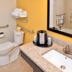 Отель Lexington Inn & Suites - Effingham США, Эффингем - отзывы, цены и фото номеров - забронировать отель Lexington Inn & Suites - Effingham онлайн ванная фото 2