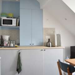 Апартаменты Cosy Renovated 1 Bedroom Apartment in 10th в номере