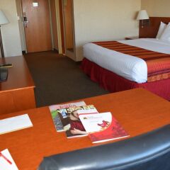 Gateway Hotel and Conference Center в номере