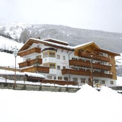 Hotel Bergfrieden Монклассико вид на фасад
