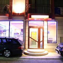 Отель Sofia Family Hotel Болгария, Поморие - отзывы, цены и фото номеров - забронировать отель Sofia Family Hotel онлайн парковка
