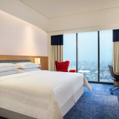 Отель Four Points By Sheraton Surabaya Сурабая комната для гостей фото 2