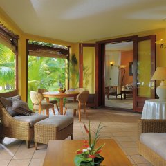 Отель Dinarobin Beachcomber Golf Resort & Spa Маврикий, Ле-Морн - отзывы, цены и фото номеров - забронировать отель Dinarobin Beachcomber Golf Resort & Spa онлайн балкон