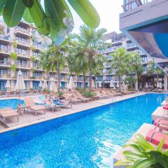 Отель Baan Laimai Beach Resort бассейн