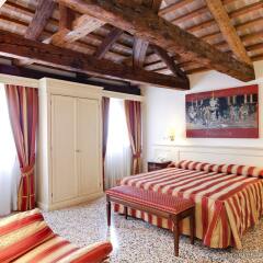 Hotel Bella Venezia комната для гостей