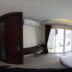 Отель The Cosy River Бангкок сейф в номере