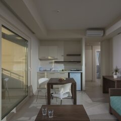 Апартаменты Ourania Apartments комната для гостей фото 3