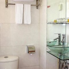Отель Yafeng Hotel Overseas Chinese Town Branch Китай, Шэньчжэнь - отзывы, цены и фото номеров - забронировать отель Yafeng Hotel Overseas Chinese Town Branch онлайн ванная фото 2