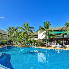 Отель First Bungalow Beach Resort бассейн