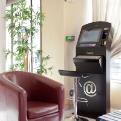 Отель Hôtel Alyss Saphir Cambronne Eiffel банкомат