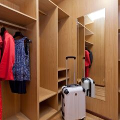 Hotel Sercotel Ciudad de Burgos сейф в номере