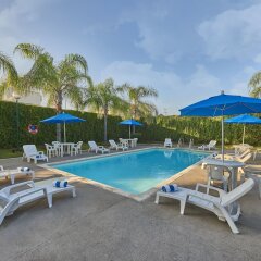 Отель City Express Mazatlán бассейн