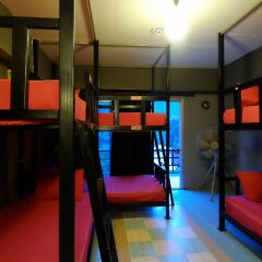 Let It Bee Econo Hostel интерьер отеля