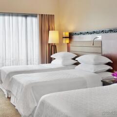 Royal Orchid Sheraton Hotel & Towers фото 9