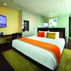 Отель Park Regis Singapore сейф в номере