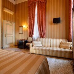 Hotel Centauro сейф в номере